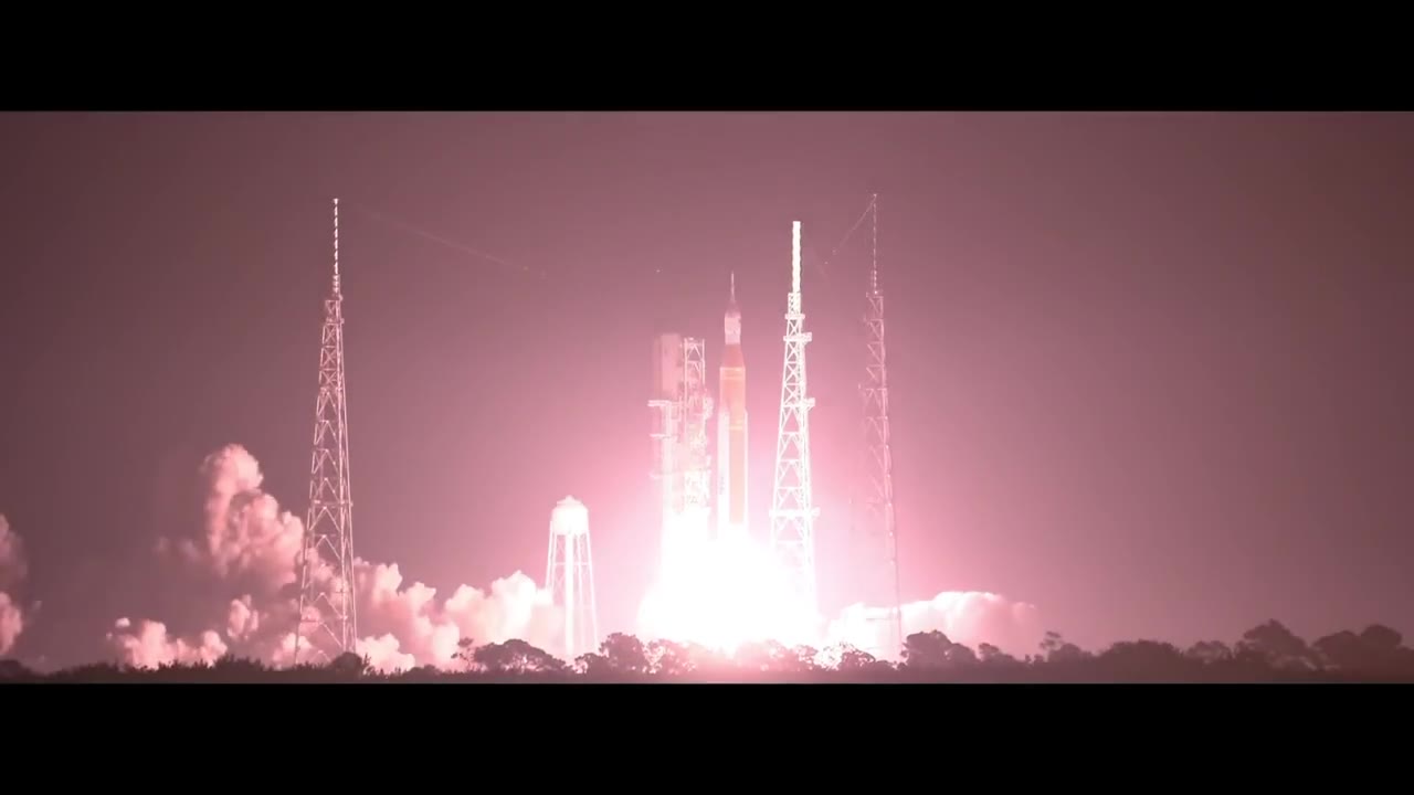 Rocket engine plume illustrating sustained hypersonic heat loads